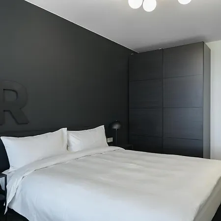 R-Varna Luxury Suites וארנה