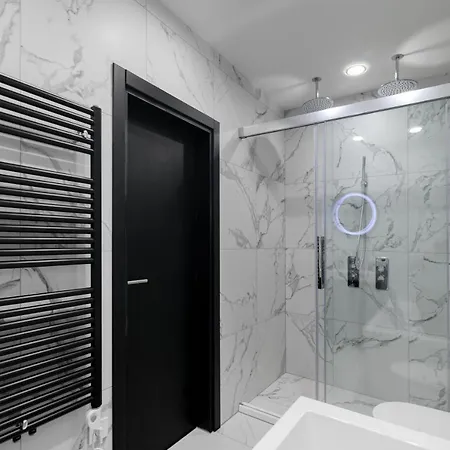 R-Varna Luxury Suites וארנה